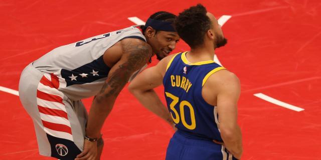 1xbet中国官网-库里PK比尔引众人关注 得分王之争却变成打铁大战